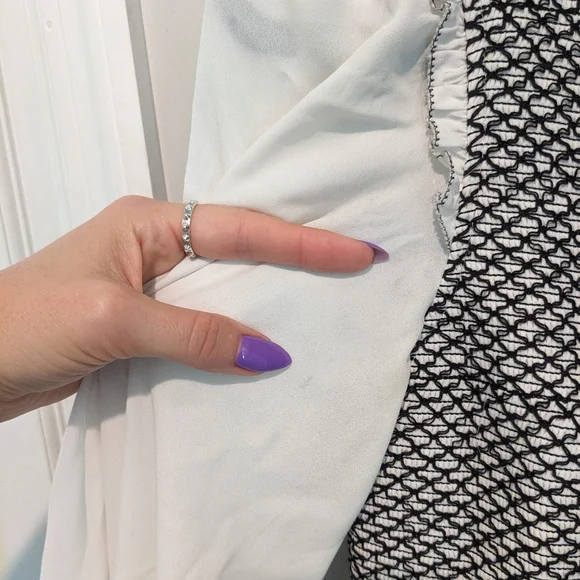 Alice + Olivia Black and White Patterned Top - Picture 8 of 8